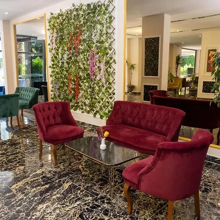 Hotel Risus Park 3*